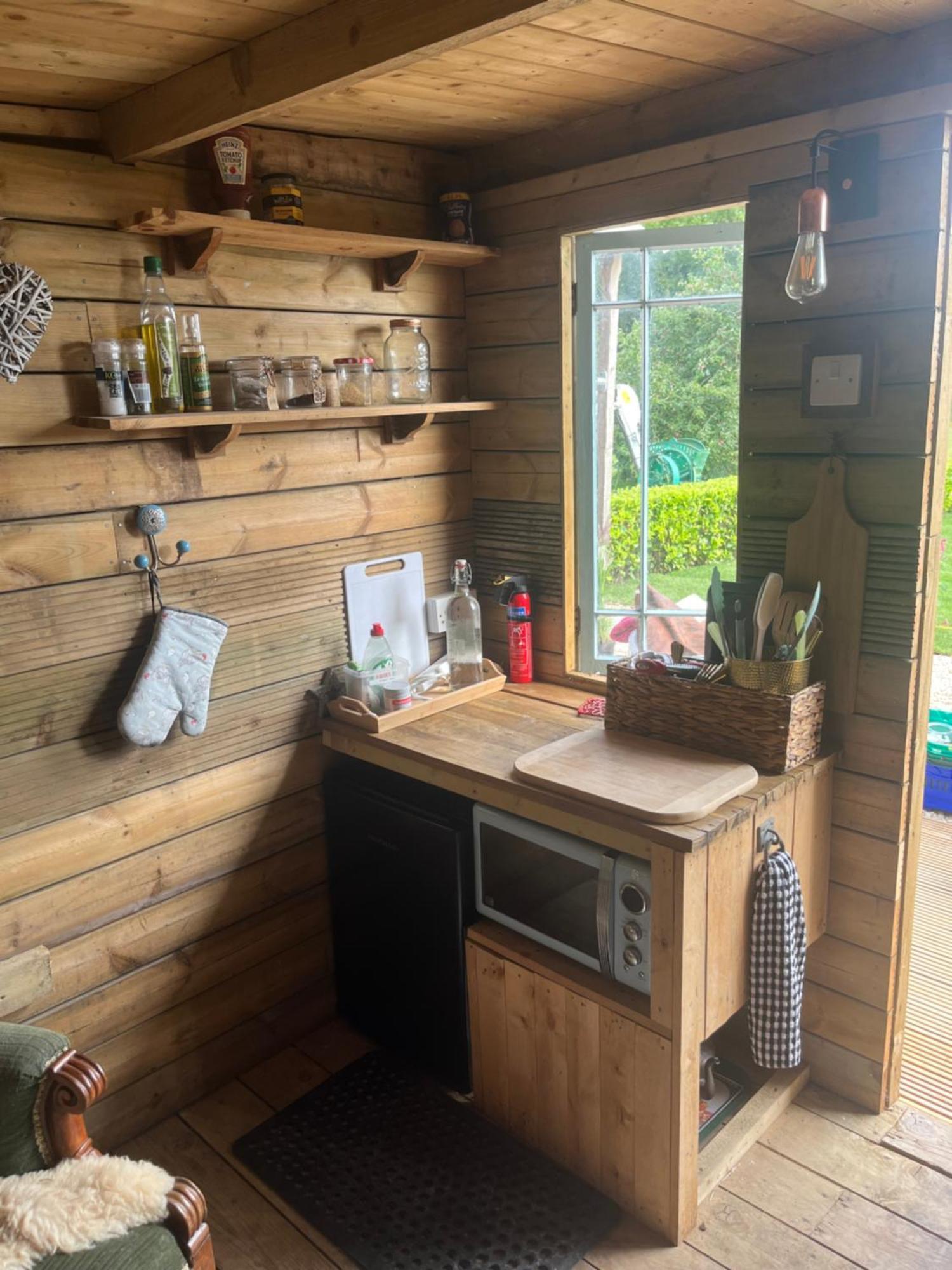 The Hen House Shepherds Hut With Hot Tub Chittoe Kültér fotó